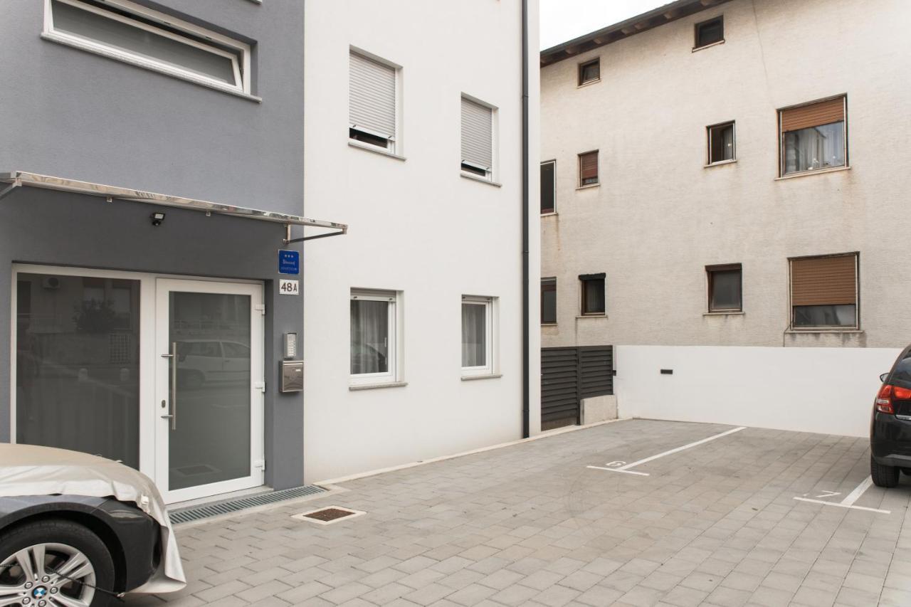 Apartment Zara - Luxury Apartment With Private Pool Exterior photo