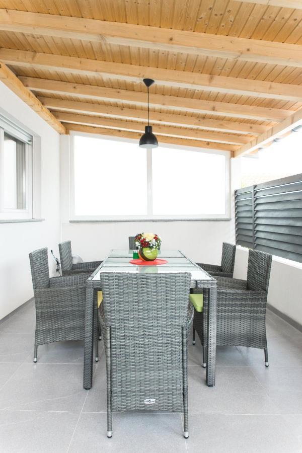 Apartment Zara - Luxury Apartment With Private Pool Exterior photo
